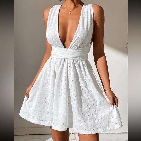 NWOT SHEIN White Plunge V-Neck Eyelet Sleeveless Mini Dress Women’s Size Small - Picture 1 of 9